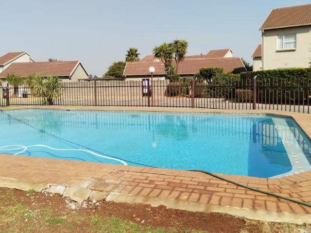 2 Bedroom Apartment Rented in Bonaero Park
