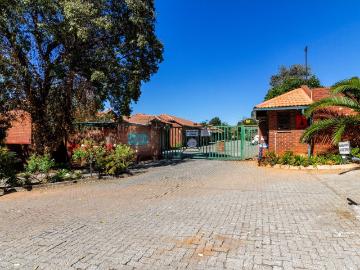 2 Bedroom apartment rented in Constantia Kloof, Roodepoort