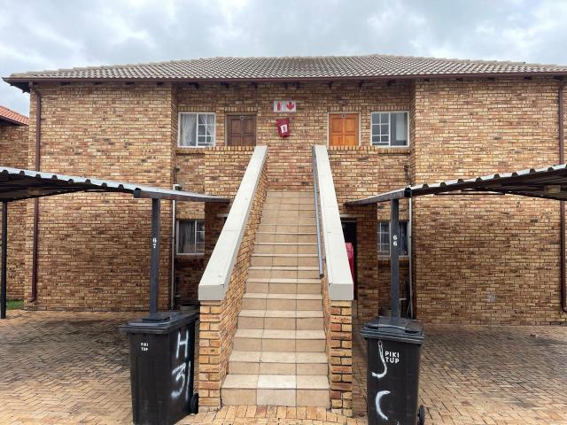 2 Bedroom apartment rented in Elandspark, Johannesburg