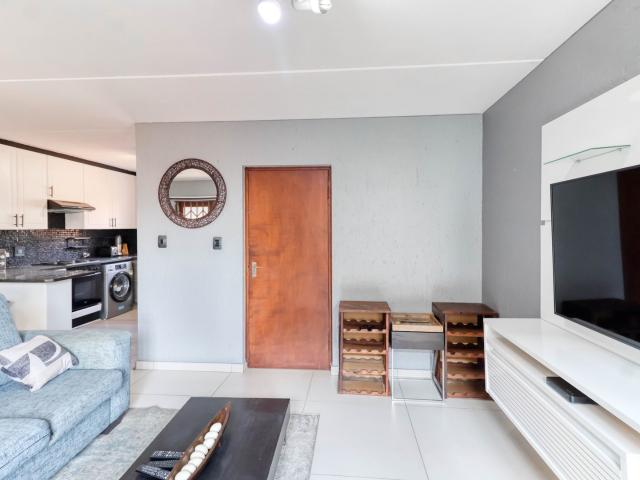 2 Bedroom Apartment Rented in Lonehill