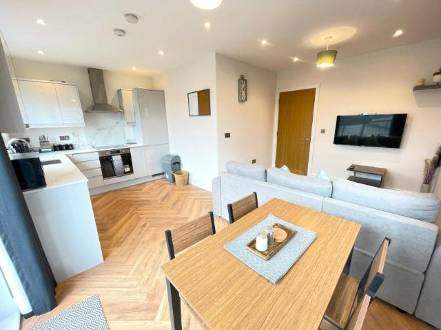 2 Bedroom Apartment Rickmansworth Rickmansworth LS91784363