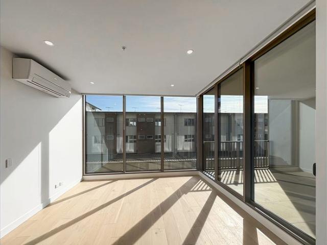 2 bedroom apartment right near the waterfront!