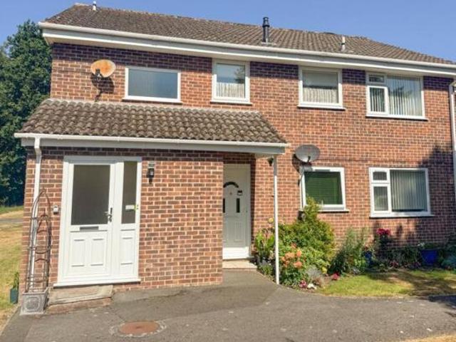 2 Bedroom Apartment Ringwood Hampshire 101677885