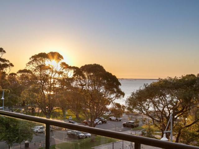 2 Bedroom Apartment Rockingham WA 106064982