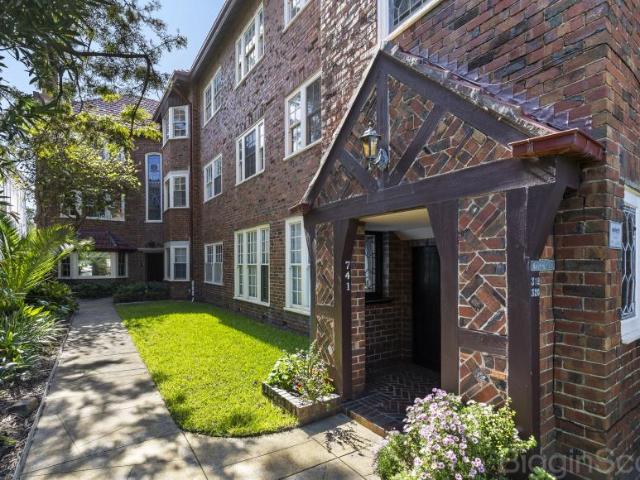2 Bedroom Apartment St Kilda West VIC 105864362