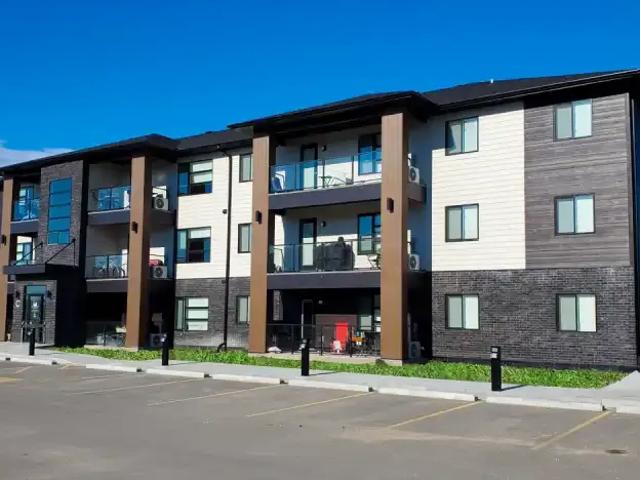 2 Bedroom Apartment Steinbach MB 104680760
