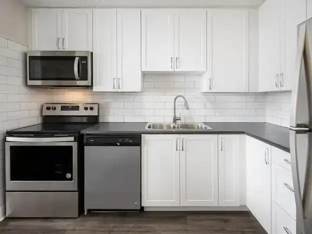2 Bedroom Apartment Stouffville ON 100668543