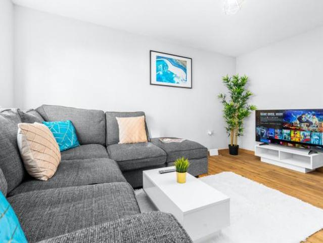 2 Bedroom Apartment Stourbridge Stourbridge 66841077