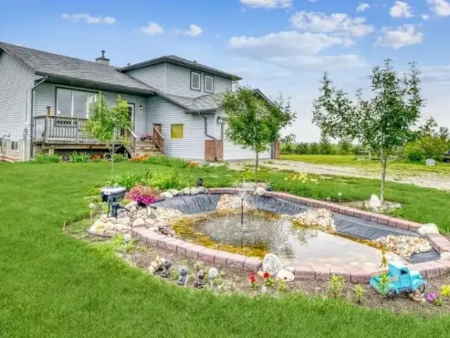 2 Bedroom Apartment Strathmore AB 104957476