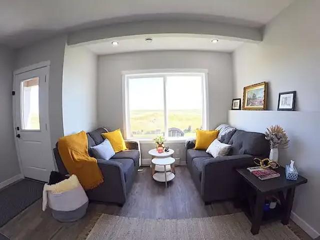 2 Bedroom Apartment Strathmore AB 105226634