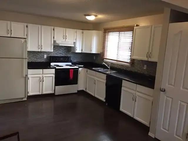 2 Bedroom Apartment Strathmore AB 103379723