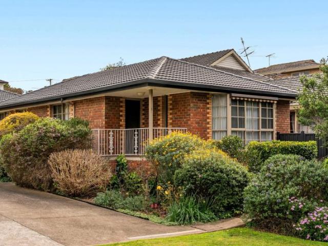 2 Bedroom Apartment Strathmore VIC 105819711