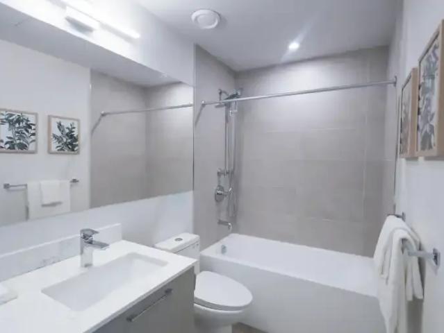 2 Bedroom Apartment Surrey BC 105543218