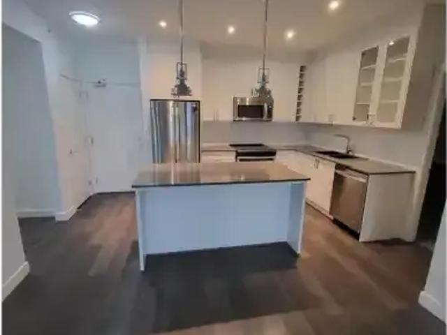 2 Bedroom Apartment Surrey BC 105704280