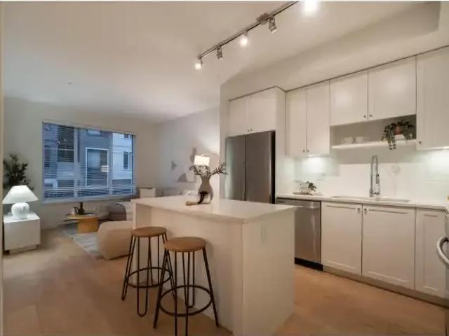 2 Bedroom Apartment Surrey BC 105048133