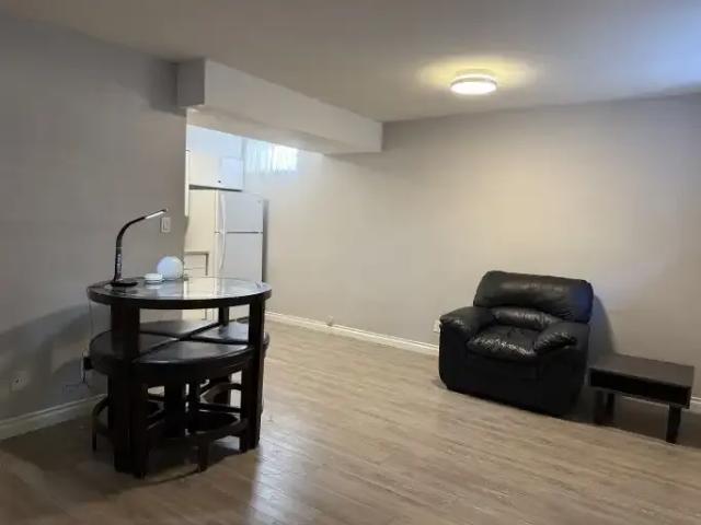 2 Bedroom Apartment Surrey BC 105100804