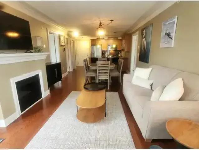 2 Bedroom Apartment Surrey BC 105345065