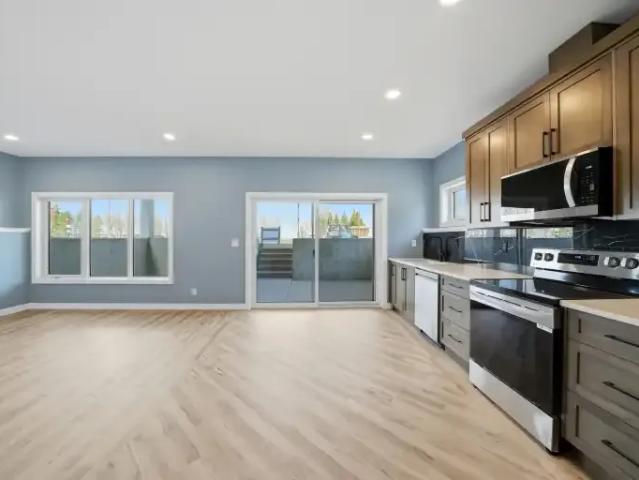 2 Bedroom Apartment Sylvan Lake AB LS105004637
