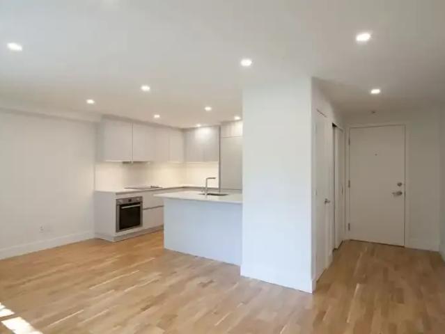 2 Bedroom Apartment Saint QC 103878563