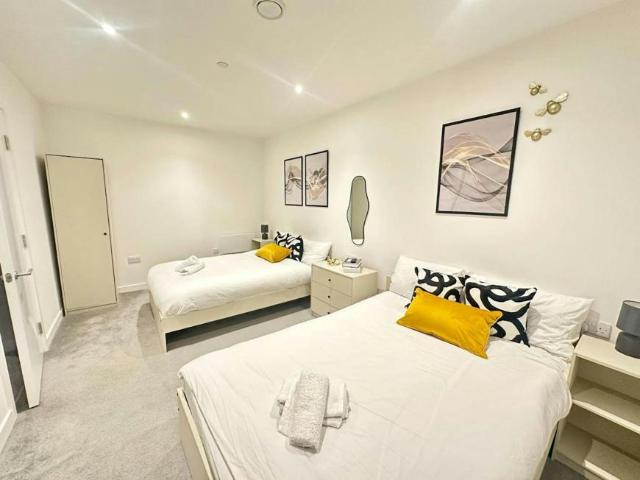 2 Bedroom Apartment Salford Salford 100011673
