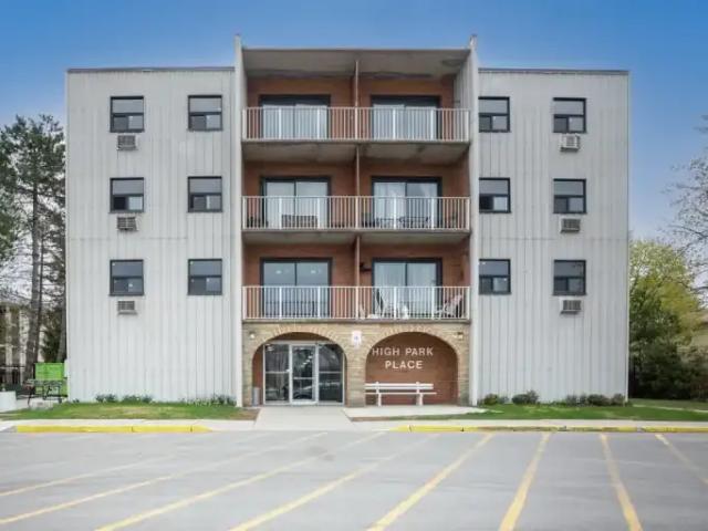 2 Bedroom Apartment Sarnia ON 105280936