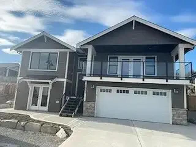 2 Bedroom Apartment Sechelt BC 105486455