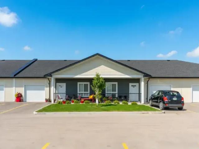 2 Bedroom Apartment Selkirk MB 102467619