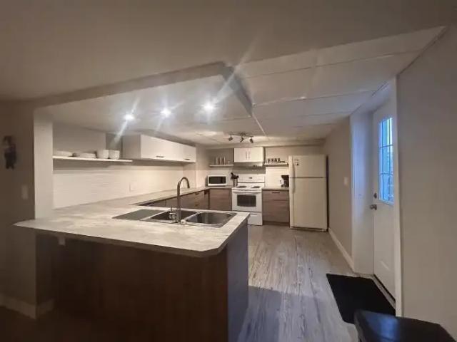 2 Bedroom Apartment Sherwood Park AB 105248841