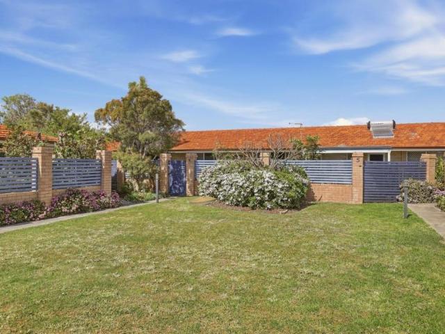 2 Bedroom Apartment Shoalwater WA 105932366