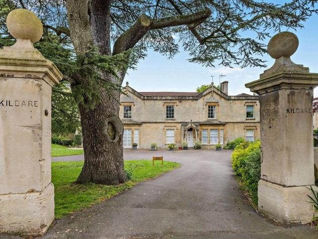 2 Bedroom Apartment Somerset Somerset 106139733