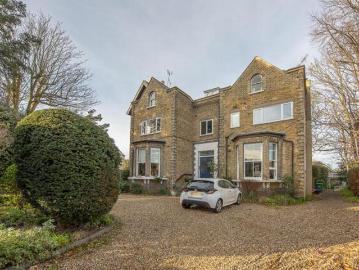 2 Bedroom Apartment Twickenham Greater London 101677094