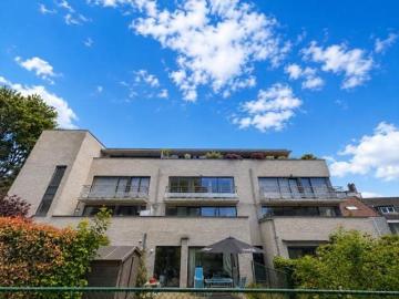 2 Bedroom Apartment – Terrace – Communal Garden – Garage