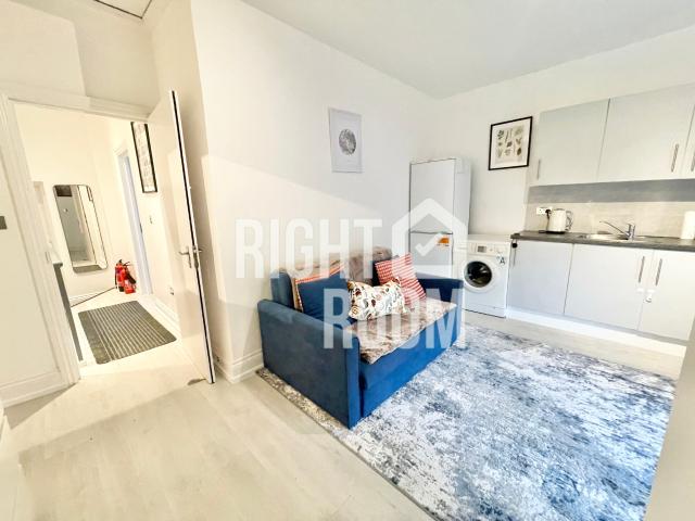 2 bedroom Apartment to let 2 Bed Apartment, Stoke Place, London NW10
