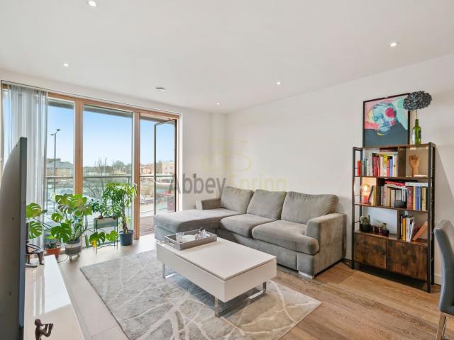 2 bedroom Apartment to let Alderside Apartments, Salusbury Road, Queens Park