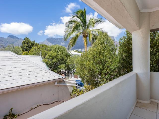 2 Bedroom Apartment To Let in Tamboerskloof
