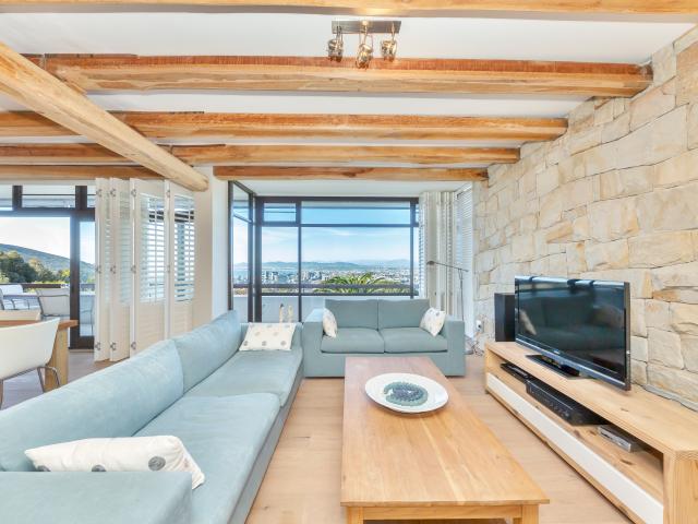 2 Bedroom Apartment To Let in Tamboerskloof