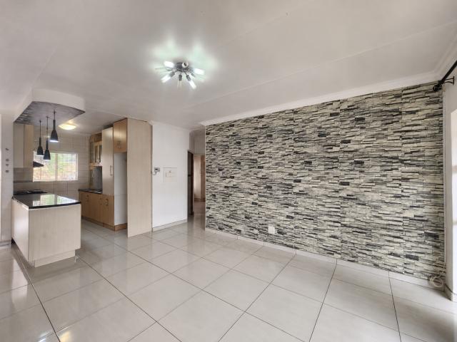 2 Bedroom Apartment To Let in The Reeds