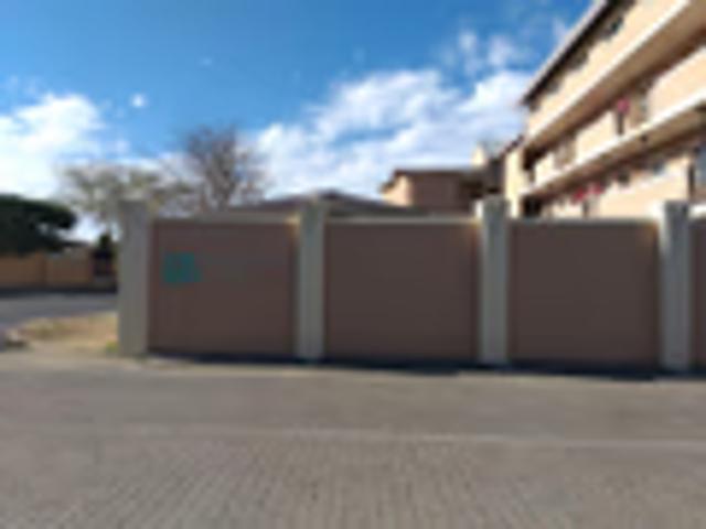 2 Bedroom Apartment To Let in Uitzicht
