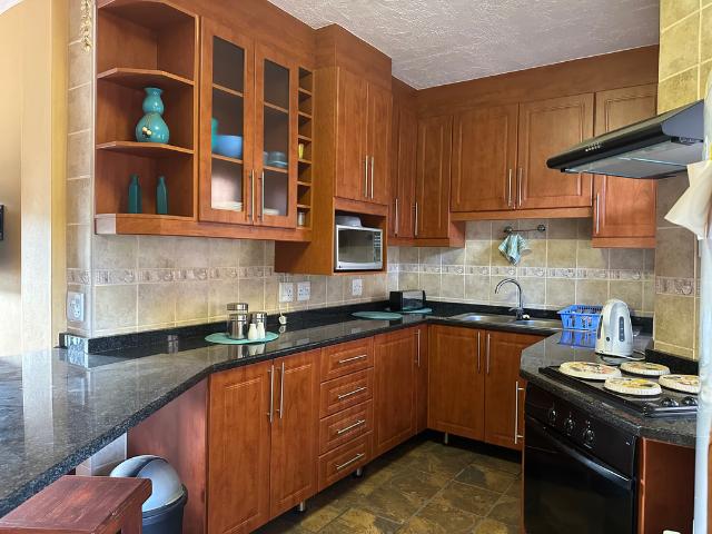 2 Bedroom Apartment To Let in Uvongo Beach