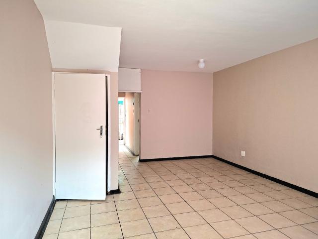 2 Bedroom, Apartment To Let in Windsor East Randburg