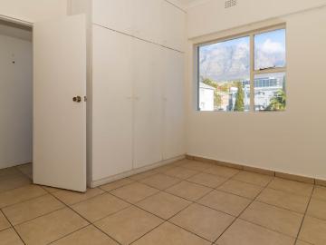 2 Bedroom Apartment To Let in Zonnebloem