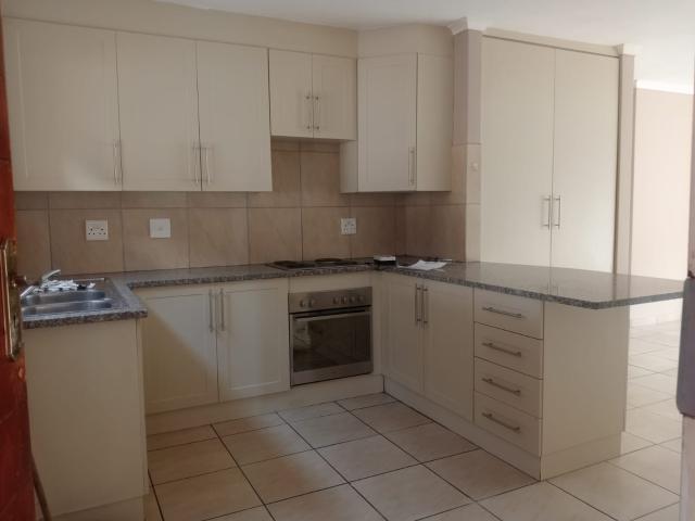 2 Bedroom Apartment To Let in Annlin Wes