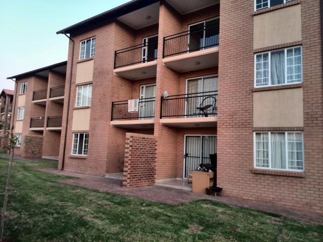 2 Bedroom Apartment To Let in Annlin Wes