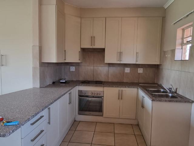 2 Bedroom Apartment To Let in Annlin Wes