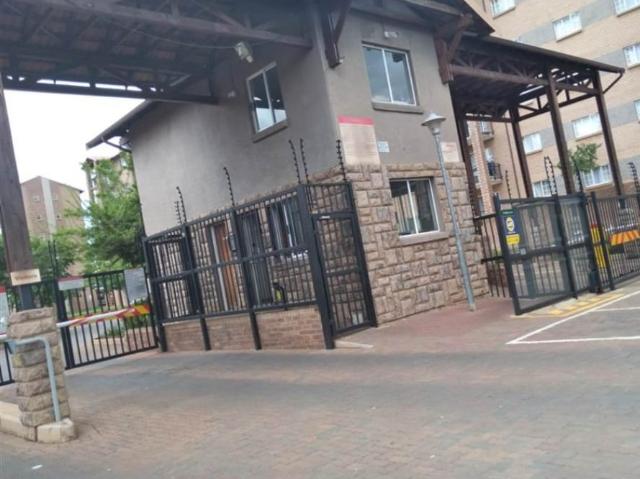 2 Bedroom Apartment To Let in Annlin Wes