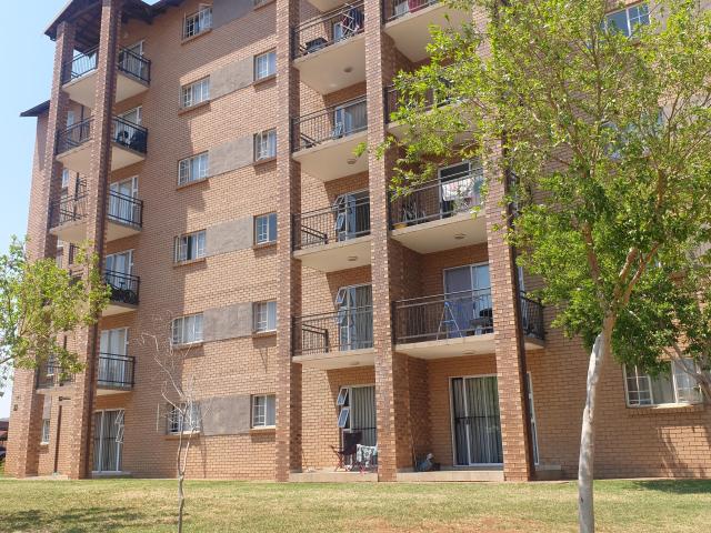 2 Bedroom Apartment To Let in Annlin Wes