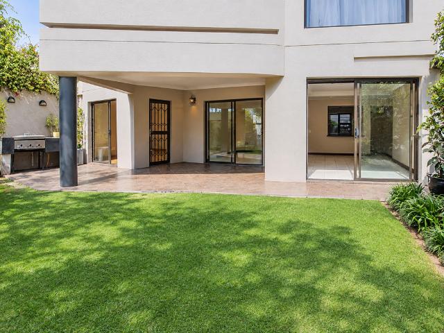 2 Bedroom Apartment To Let in Benmore Gardens