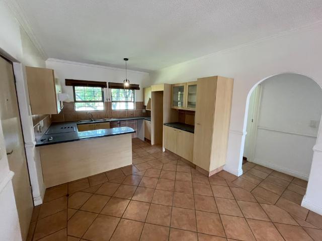2 Bedroom Apartment To Let in Benmore Gardens