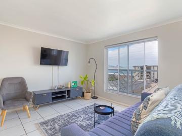2 Bedroom Apartment Rented in Beachfront