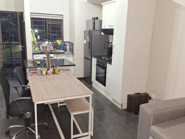 2 Bedroom Apartment To Let in Berea West